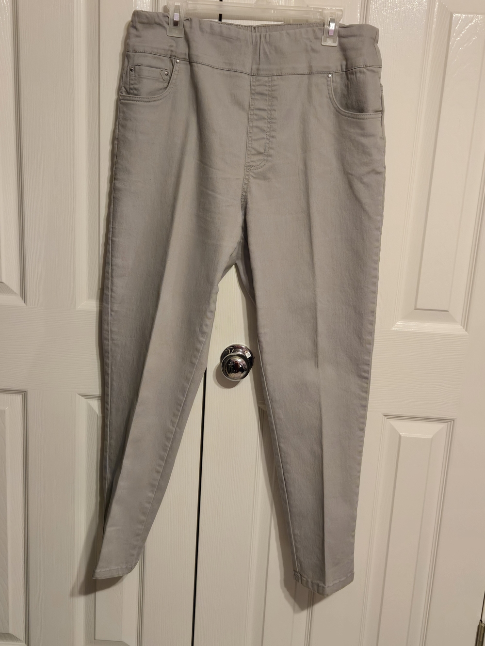 2029 Blair Light Gray Straight-Leg Women’s Jeans